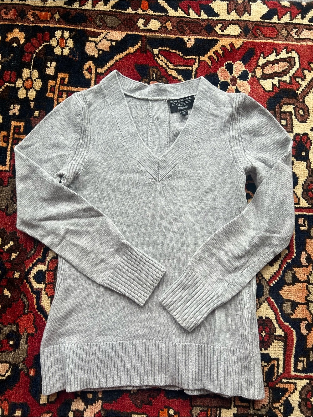 Banana Republic Light Gray V-Neck Sweater